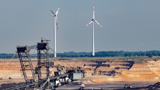 Turbinele eoliene au produs, în ultimele 6 luni, mai multă electricitate decât toate centralele pe cărbune