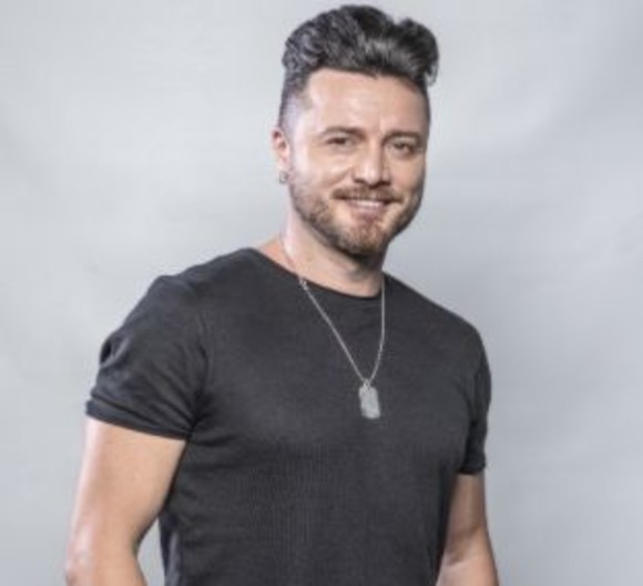 Cum arată Tavi Clonda fără barbă. S-a ras după 15 ani pentru „Te cunosc de undeva“