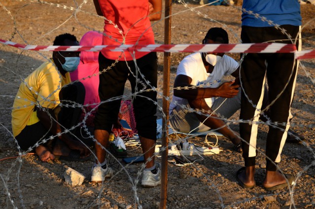 Grecia: Peste 240 de migranţi dintr-o nouă tabără de refugiaţi au fost contaminaţi cu noul tip de coronavirus