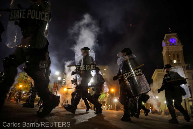 SUA: Un poliţist rănit de gloanţe în cursul unei manifestaţii la Louisville