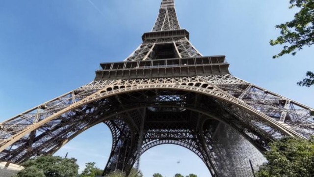 Turnul Eiffel a fost redeschis după ce a fost evacuat în urma unei ameninţări cu bombă