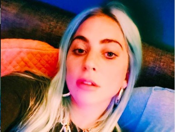 Lady Gaga a mărturisit că se gândeşte zilnic la sinucidere. „Celebritatea m-a epuizat și m-a consumat”