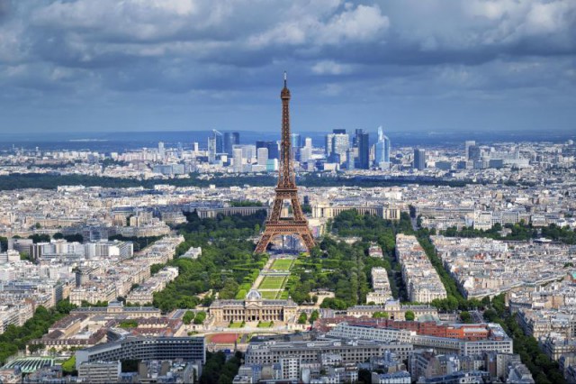 Paris: Turnul Eiffel, evacuat după primirea unei ameninţări cu bombă