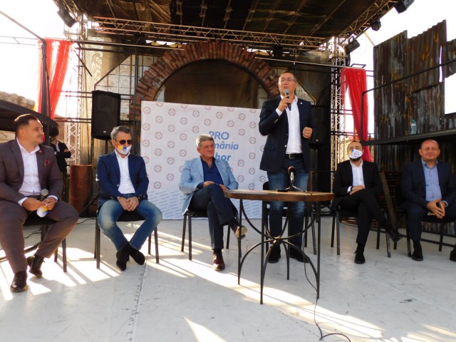 Victor Ponta: Domnul Iohannis are o pasiune, inaugurează tot ce am început eu