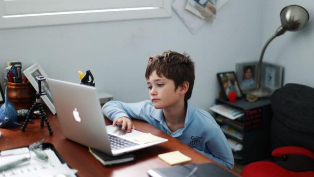 CONAF: Educaţia a devenit dominată de tehnologiile digitale