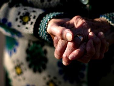 O pensionară din Techirghiol a TERORIZAT POLIȚIA și AMBULANȚA