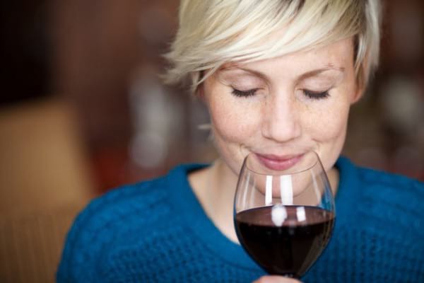 Vinul roșu încetinește procesul de îmbătrânire neuronală