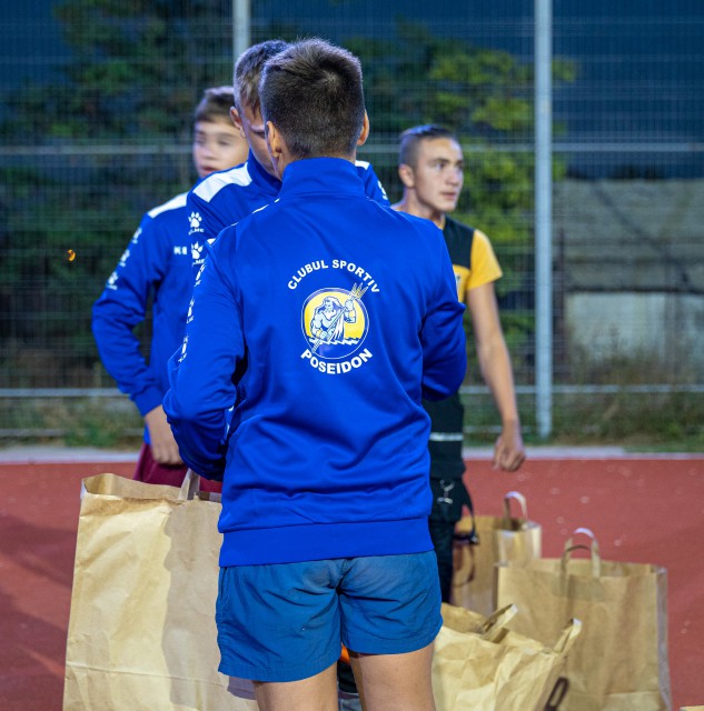 Jucătorii de la Clubul Sportiv Poseidon au primit echipamente noi