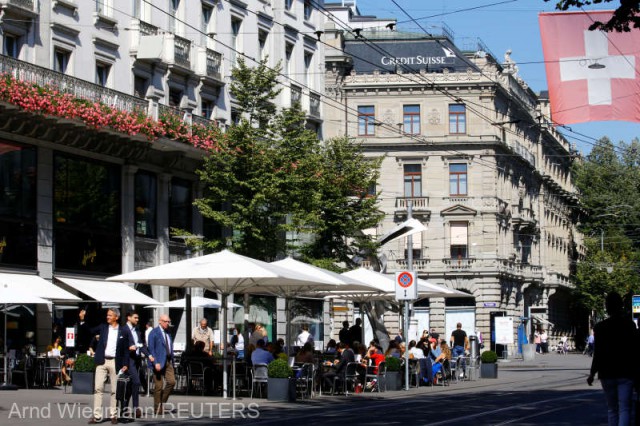 Locuitorii din Geneva au votat în favoarea unui salariu minim de 23 de franci elveţieni pe oră