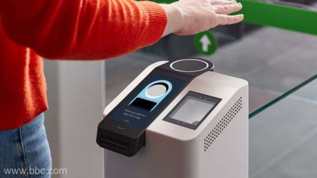 SUA: Amazon introduce plata contactless cu palma
