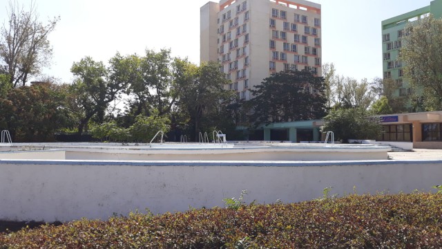 RĂSARE un IMOBIL cu 8 ETAJE în PISCINA hotelului UNIREA din MAMAIA