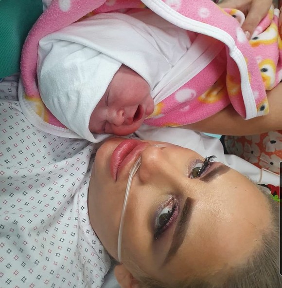 Sânziana Buruiană a devenit din nou mămică! Cu ce probleme s-a confruntat la naștere
