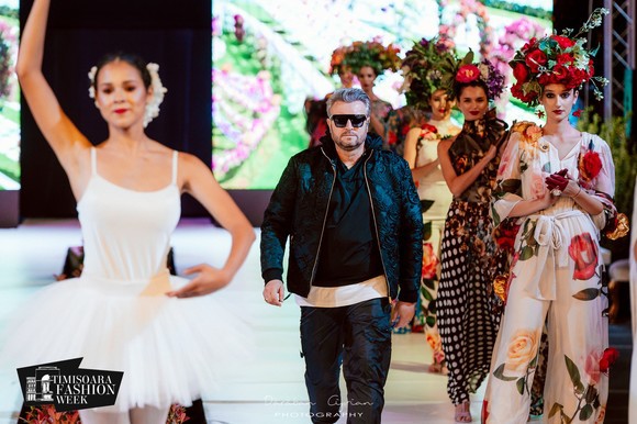 Cătălin Botezatu a defilat la Timișoara Fashion Week. Cosmina Păsărin a prezentat show-ul