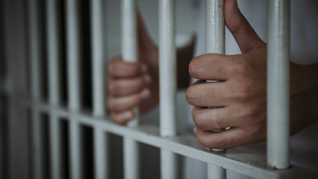 Mandate puse în aplicare de polițiști: Patru BĂRBAȚI, după GRATII