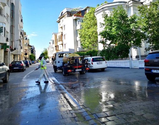La final de mandat, primăria DEZINFECTEAZĂ străzile din municipiu