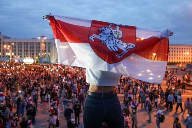 Belarus: Manifestaţie de amploare la Minsk. Poliţia a efectuat arestări şi a folosit un tun cu apă
