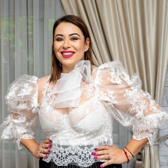Oana Roman, fotomodel pentru propria colecție de haine: 