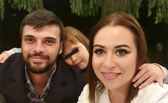 Oana Roman a uitat de divorţ şi îi trimite „bezele“ soţului: „Te iubim!“