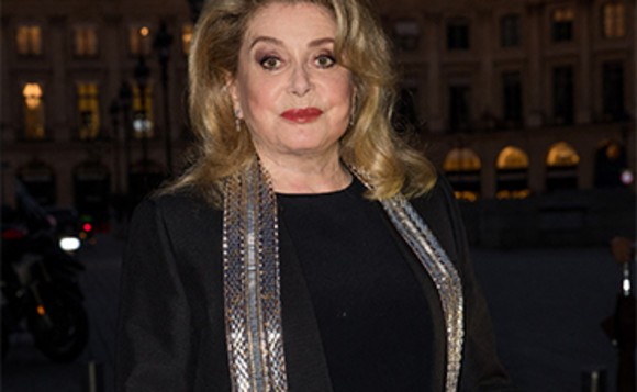 Catherine Deneuve arată senzaţional la 76 de ani. Şi-a revenit complet după accidentul cerebral