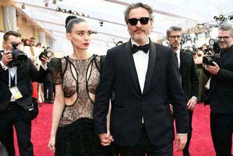 Joaquin Phoenix şi Rooney Mara au devenit părinţii unui băieţel, River