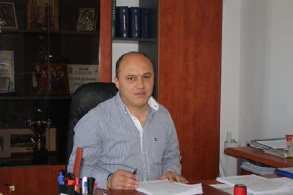 Fiul primarului din 23 August nu mai vrea să dea cu subsemnatul, în dosarul „vaccinărilor la chiuvetă“, la Suceava