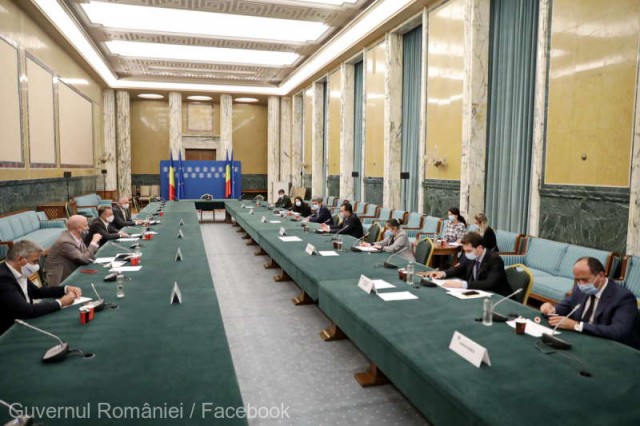 Premierul a discutat cu reprezentanţii HORECA pe marginea unor noi măsuri fiscale de sprijinire a antreprenorilor din domeniu
