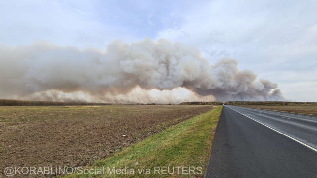 Autorităţile ruse au evacuat zece sate după ce un depozit de muniţii a luat foc