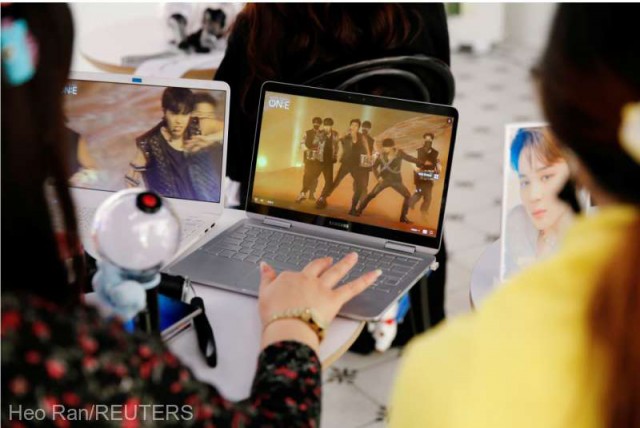 Un concert online al grupului BTS, vizionat de numeroşi fani din lumea întreagă