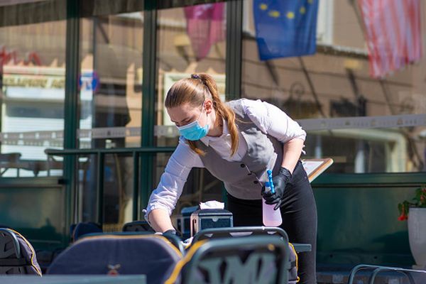 Călin Ile: 100.000 de angajaţi din HoReCa vor fi concediaţi până la finele anului. Pierderile vor fi de 3 miliarde de euro