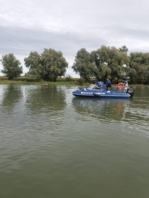 AMBARCAȚIUNE scufundată pe canalul Sulina. O persoană este de NEGĂSIT VIDEO