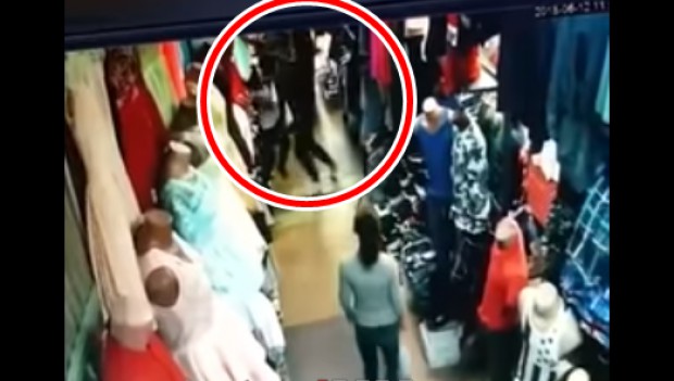 Și-a BĂTUT iubita într-un MAGAZIN, de FAȚĂ cu CLIENȚII