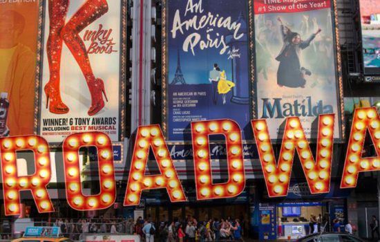 Teatrele de pe Broadway rămân închise până în luna mai 2021