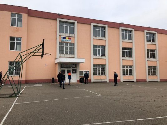 SITUAȚIE TENSIONATĂ la liceul George Călinescu! Profesorii continuă boicotarea noului DIRECTOR