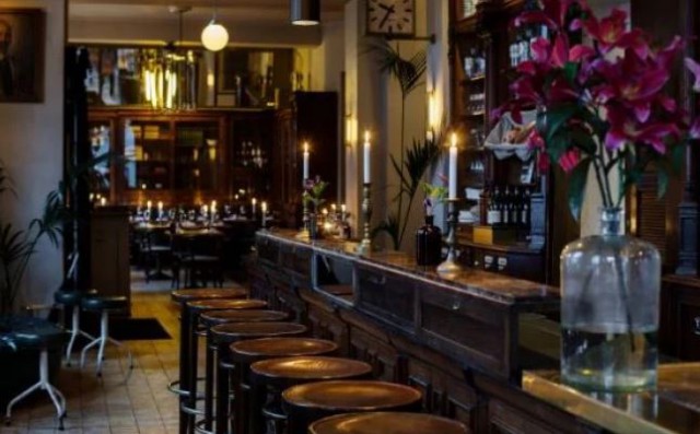 Coronavirus: Un tribunal din Berlin suspendă decizia de reducere a programului de funcţionare a barurilor şi restaurantelor