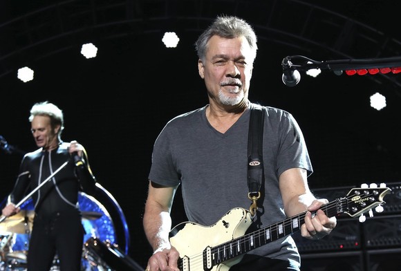 Demonii lui Eddie Van Halen: „Cocaina mă ținea treaz, iar vodca mă scăpa de inhibiții”
