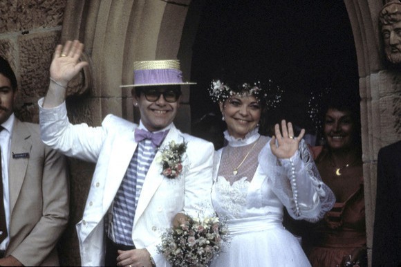 Elton John a ajuns la pace cu fosta soție, după ce a scris despre ea în cartea autobiografică