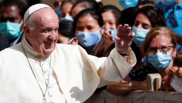 Coronavirus: Papa Francisc şi colaboratorii săi nu au purtat mască, deşi a devenit obligatorie