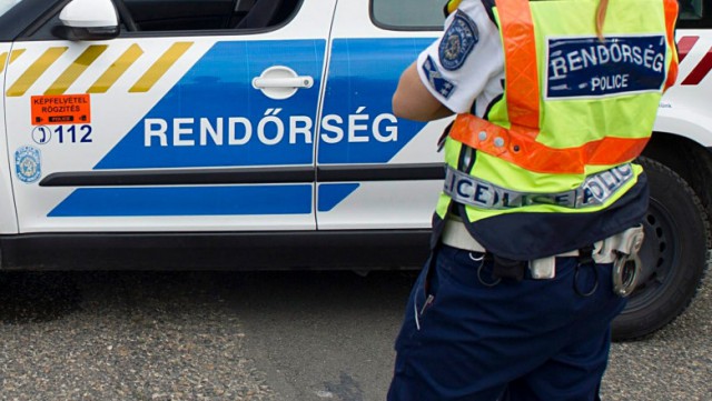 Ungaria: 45 de migranţi sirieni, descoperiţi într-un camion cu numere româneşti, condus de un turc