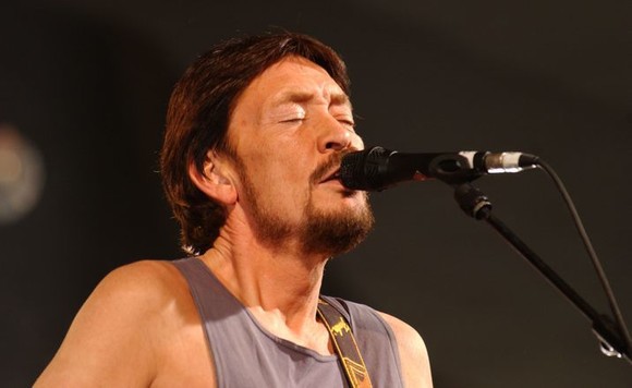 Chris Rea, cutremurătoarea poveste de viaţă. A învins cancerul după 9 operaţii şi trăieşte cea mai longevivă iubire