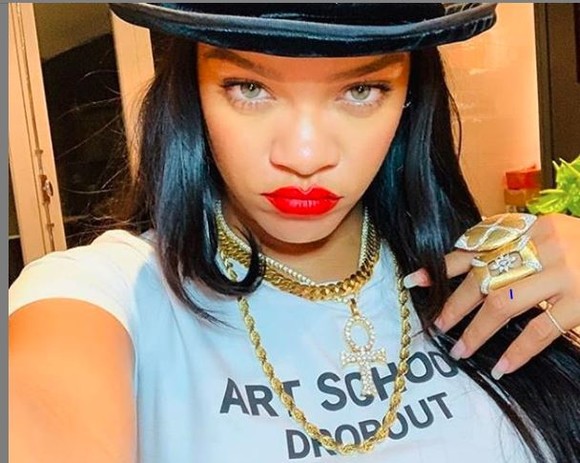 Rihanna, stil vestimentar de carantină. A renunțat la hainele sexy
