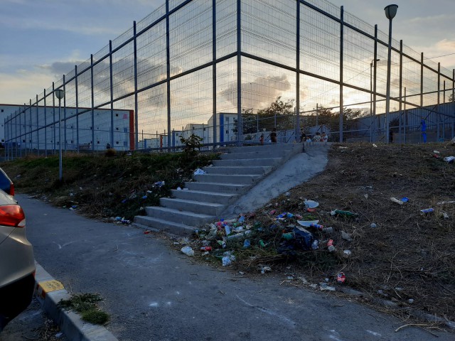 Scandal pe un teren de sport în cartierul Henri Coandă, pe acorduri de MANELE