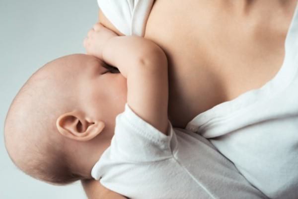 Violența domestică actuală sau în copilărie împiedică mamele să-și alăpteze bebelușii
