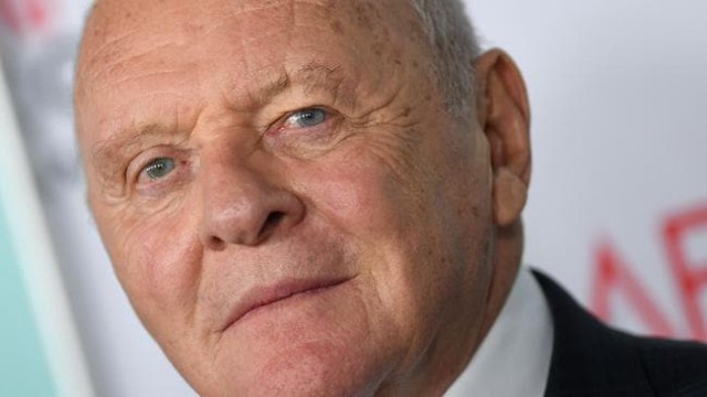 Anthony Hopkins și-a lansat propriul parfum la 83 de ani pentru că „mirosurile schimbă gândirea”