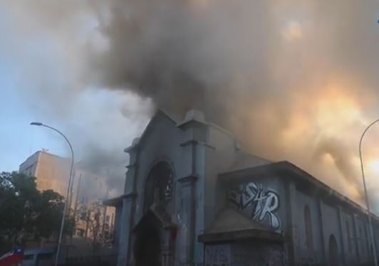 Chile: Biserici incendiate la Santiago în timpul unor proteste antiguvernamentale