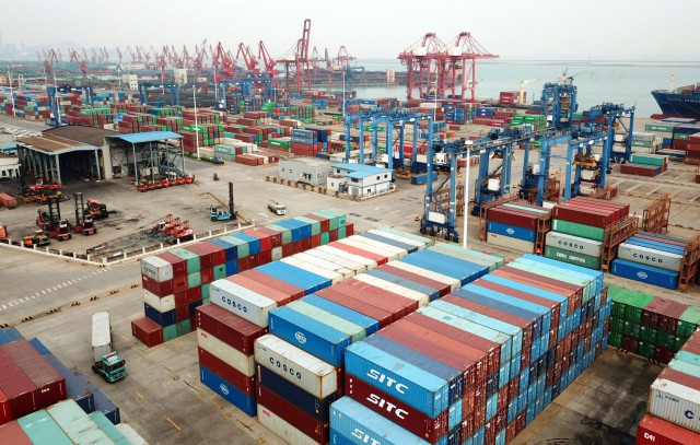 UNCTAD: Comerţul mondial îşi revine încet însă perspectivele sunt incerte