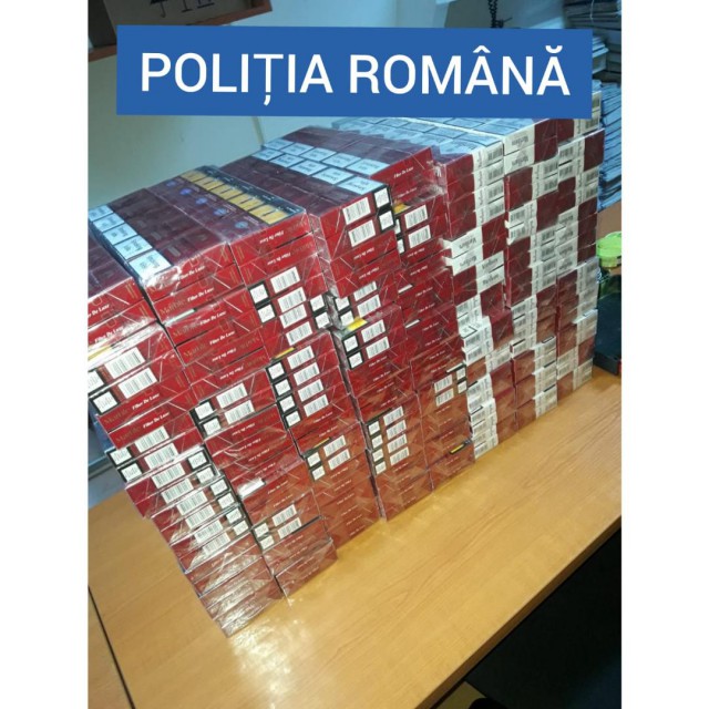 Țigarete de contrabandă, descoperite la bordul unei nave de inspectorii vamali constănţeni