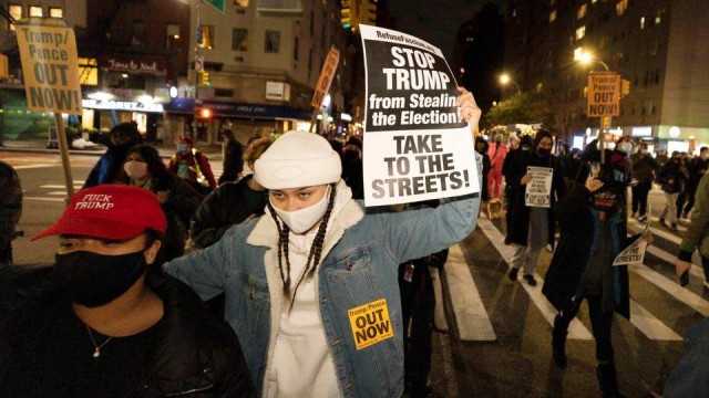 SUA: Zeci de arestări la Portland şi New York la demonstraţiile din noaptea de după alegeri