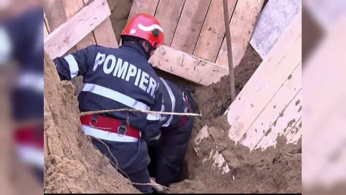 Un MUNCITOR a fost ÎNGHIȚIT de un MAL de PĂMÂNT, la Vama Veche