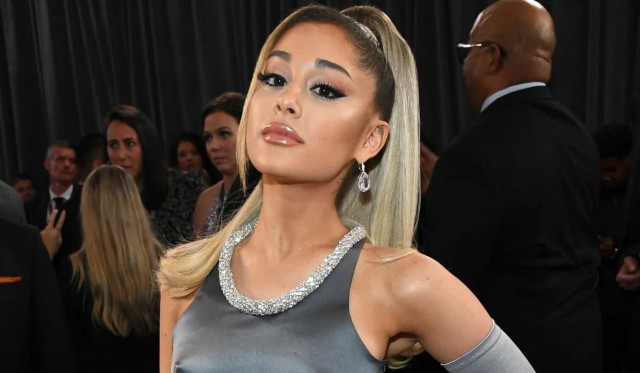Ariana Grande a lansat al şaselea album de studio
