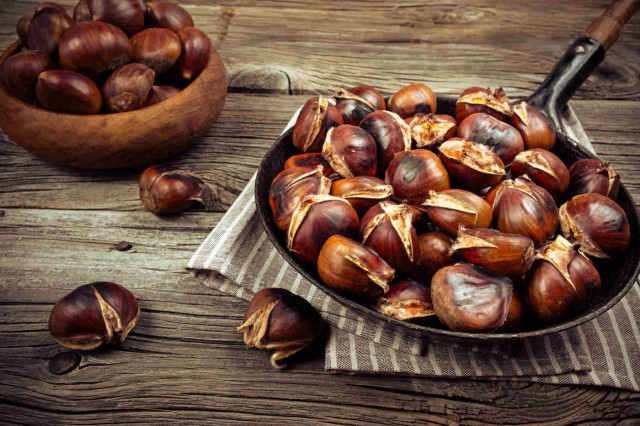 Castanele coapte, deliciul parfumat al toamnei